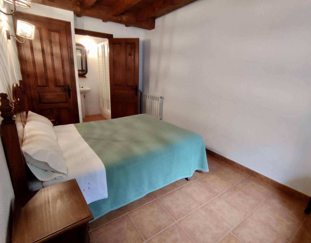 Ganze Wohnung, Ferienwohnung 'Jana' mit Bergblick, privater Terrasse und Wi-Fi in Peñamellera Alta, Sierra del Cuera
