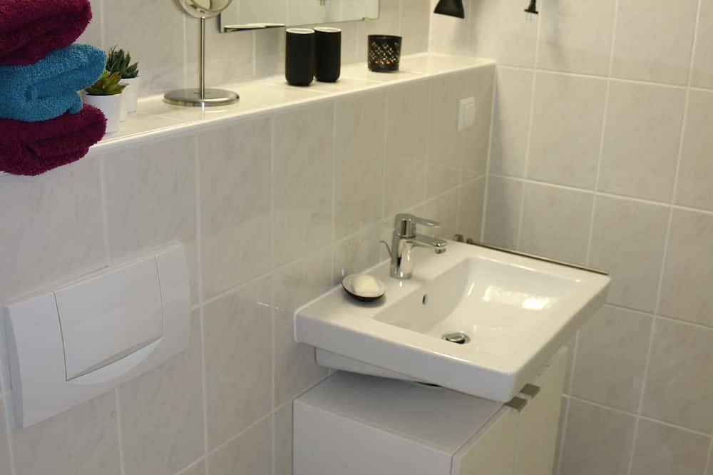 Ganze Wohnung, Sonnige 2 Zi. Ausruhoase mit Terrasse - Ferienanlage am Bakenberg Rugana in Kreptitz, Dranske