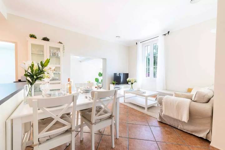 Location de vacances pour 8 personnes, avec piscine et jardin à Le Cannet - 2