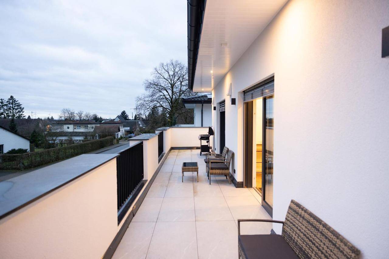 Ganze Wohnung, Three-Bedroom Premium Apartment with Balcony in Senne, Bielefeld