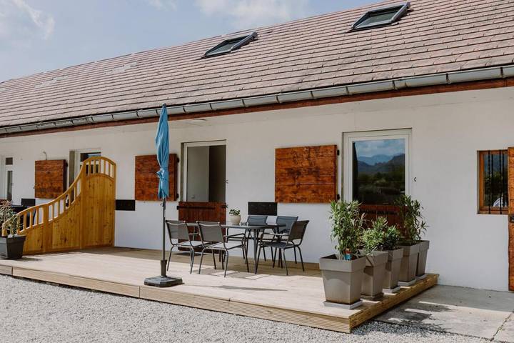 Location de vacances pour 5 personnes, avec terrasse et jardin à Domessin - 2