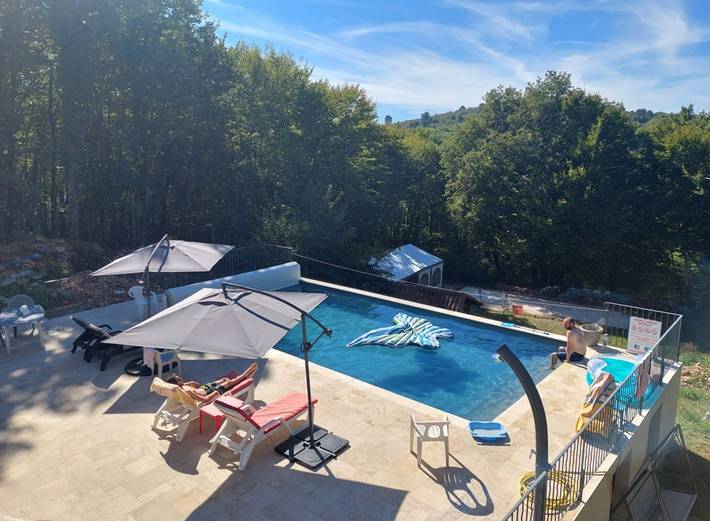 Cottage pour 2 personnes, avec jardin et piscine à Saint-André-d'Allas
