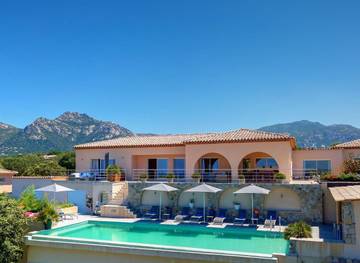 Chambre d’hôte pour 2 personnes, avec piscine ainsi que vue et jardin, animaux acceptés en Corse