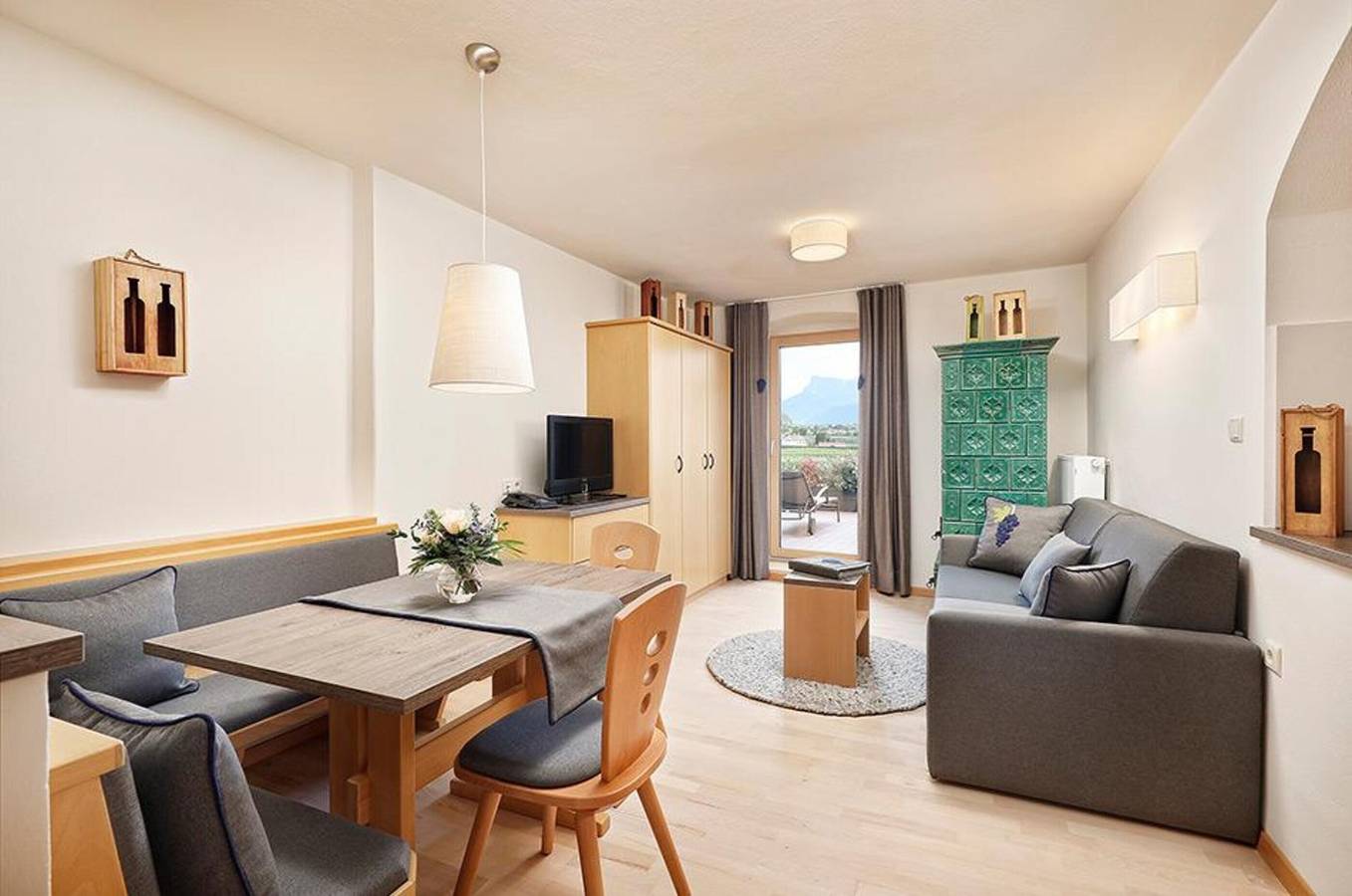 Apartamento entero, Apartamento 'Stöckerhof Traube' con vistas a la montaña, piscina compartida y Wi-Fi in Merano, Alpes de Sarntal