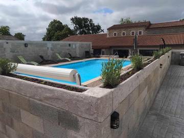 Cottage pour 12 personnes, avec jardin et piscine à Thénac
