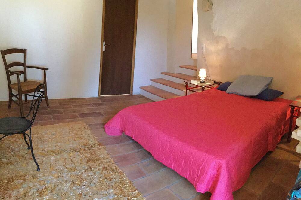 Vacation rental house with pool Ville -314 in Maussane-les-Alpilles, Arles region