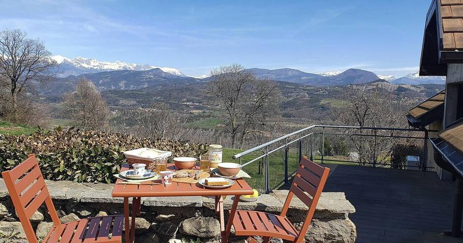 Gîte pour 6 personnes, avec balcon et jardin