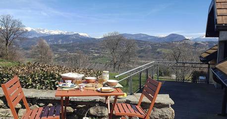 Gîte pour 6 personnes, avec jardin et balcon à Neffes