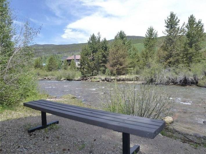 Vacation rental for 4 people, with sauna and hot tub as well as yard in Keystone