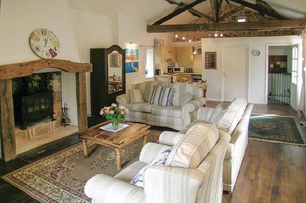 Cottage set in grounds of 25 acres with lake in Augignac, Parc naturel régional Périgord-Limousin