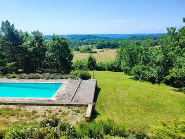 Chambre d’hôte pour 2 personnes, avec piscine et terrasse ainsi que jardin et vue à Paunat