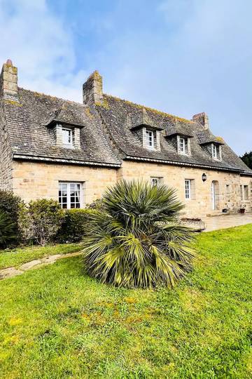 Location de vacances pour 8 personnes, avec jardin à Brignogan-Plages