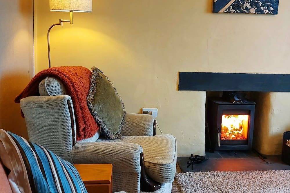 South View Cottage with Terrace and Coastal Views in Fairbourne, Snowdonia
