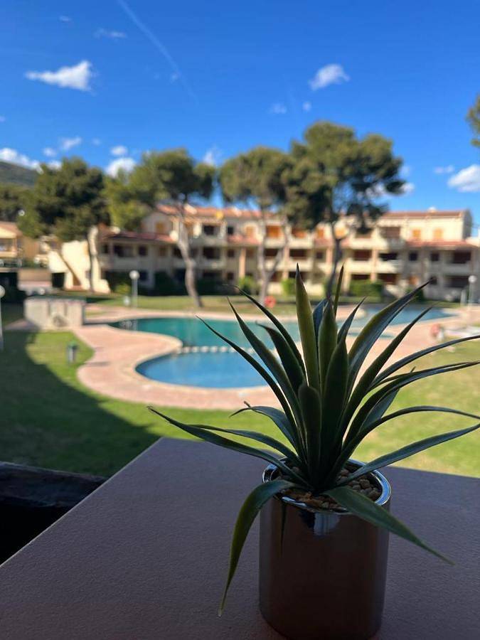 Apartamento para 4 personas, con balcón además de piscina y vistas en Alcanar