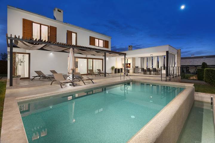 Ferienhaus für 6 Personen, mit Garten und Pool in Sveti Petar u Šumi