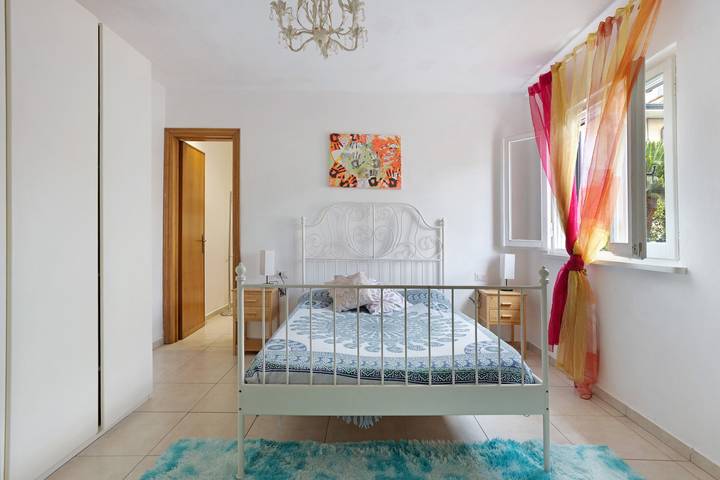 Entire apartment, Apartment 'Le Margotte - Rome' with Private Garden, Wi-Fi and Air Conditioning in Massarosa, Italian Riviera