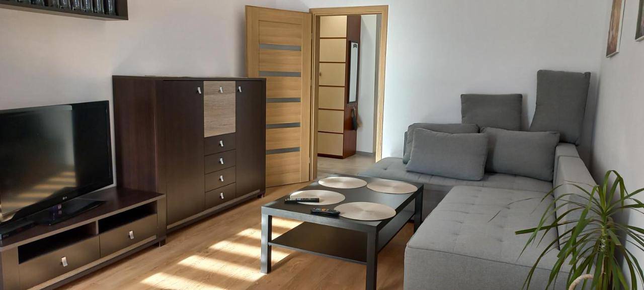 Cały apartament, Apartament Juki, mieszkanie obok Katowice Wynajem na doby, krótkoterminowy, 2 pokoje balkon, 50m2,- po kapitalnym remoncie 2-ga sypialnia jest częścią salonu blisko Centrum Leczenia Oparzeń 2,5 km in Siemianowice Śląskie, Śląsk