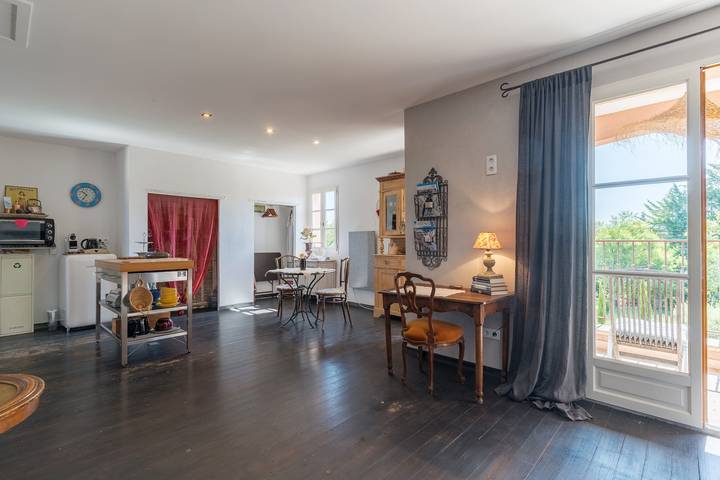 Entire apartment, Holiday Home 'Lacoste Home' with Mountain View, Shared Pool and Wi-Fi in Lacoste, Parc naturel régional du Luberon