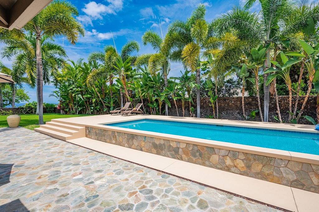 5★Resort like paradise, heated pool, ocean views, Ac, peaceful gated community. in Komohana Kai, Alii Kai