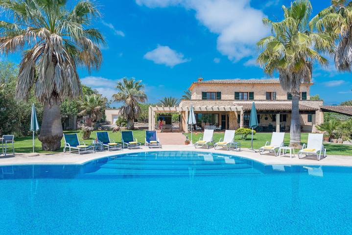 Luxus-Finca für 6 Personen, mit Balkon und Garten, kinderfreundlich in Artà