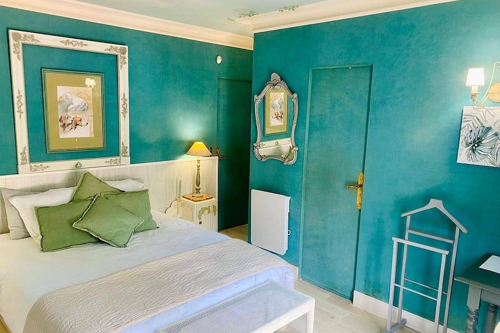 Charming village house with swimming pool in the heart of Sologne in Nançay, Sologne