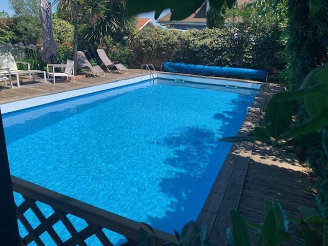 Chalet para 8 personas, con piscina además de jacuzzi y jardín en Burdeos