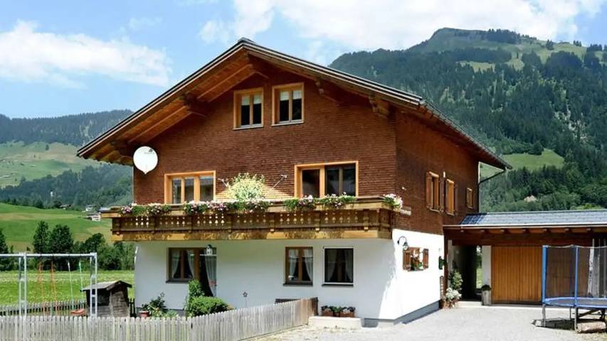 Ferienwohnung für 6 Personen, mit Balkon und Garten im Bregenzerwald - 2