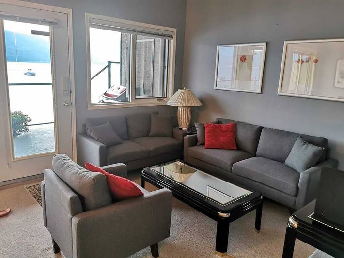 Vacation rental for 6 people, with balcony and garden in Shuswap Lake