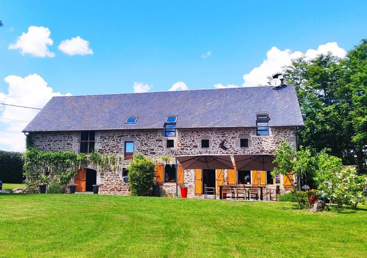 Double Room with Garden View in Thalamy, Région d'Ussel