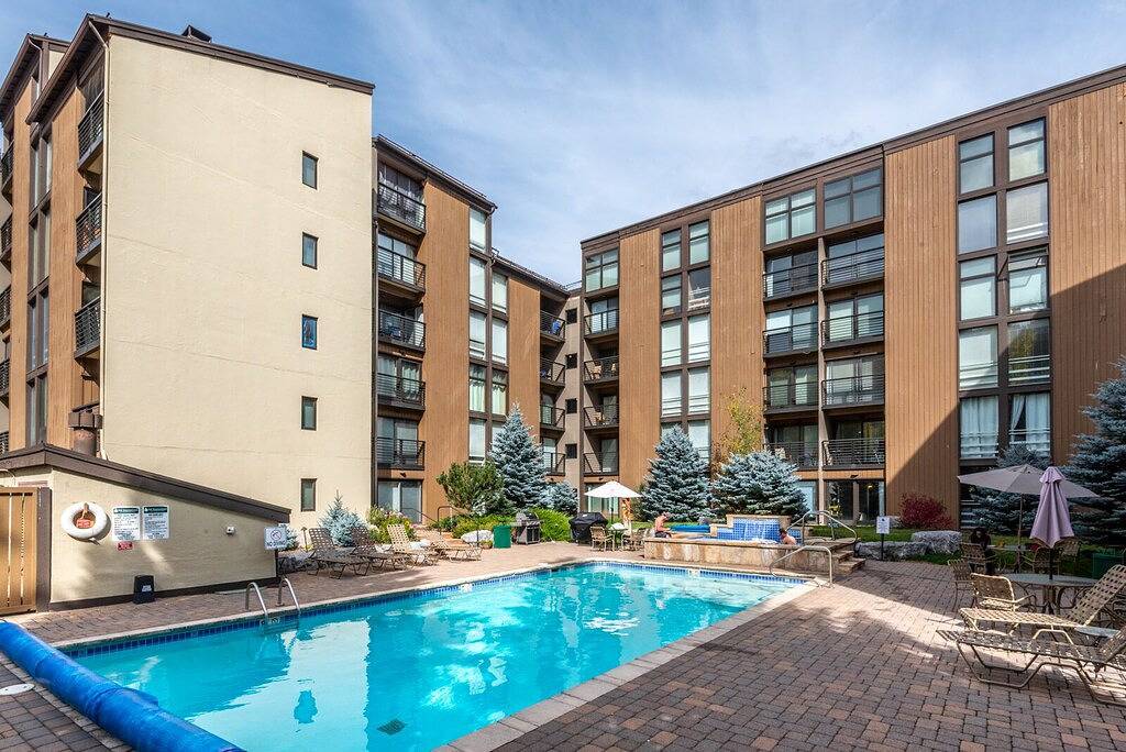 Ganze Wohnung, Luxury, Remodeled Retreat w/ Ski Slope Views Throughout! Walk to Gondola & Shops in Vail Ski Resort, Vail