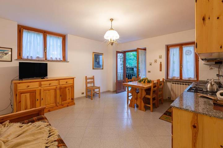 Gîte pour 4 personnes, avec balcon à Châteaudauphin