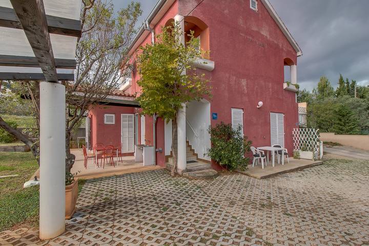 Ganze Wohnung, 1-Zimmer-Ferienwohnung mit Terrasse und Meerblick Nerezine, Losinj A-2516-a in Nerezine, Lošinj (Kvarner Bucht)