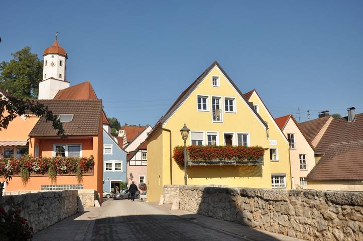 Hotel Gasthof zum Goldenen Lamm - Zimmer 8 - Einzelzimmer mit großer Bettablage in Harburg (Schwaben), Schwäbische Alb Radweg Region