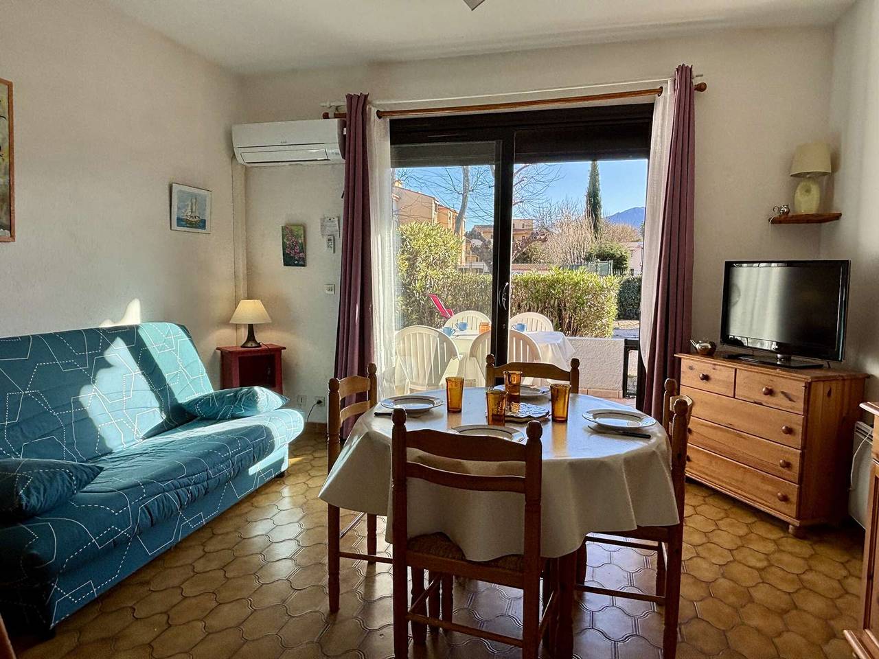 Entire apartment, Cozy Studio Cabine for 4 with Terrace, Bbq, Near Beach - Argelès-sur-Mer in La Côte Vermeille, Argelès-sur-Mer