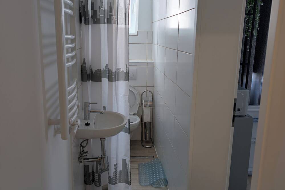 Ganze Wohnung, Helle 1 Zimmer Apartment in der Nähe von Bahnhof in Heidenheim, Stuttgart Region