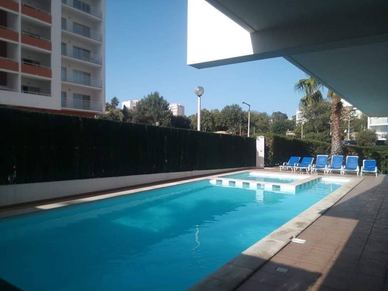 Ολόκληρο το διαμέρισμα, Apartment 'Casa Shanti' with Shared Pool, Wi-Fi and Air Conditioning in Praia da Rocha, Portimão
