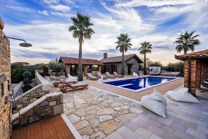 Villa pour 16 personnes, avec jardin ainsi que jacuzzi et sauna, adapté aux familles à Nin - 3