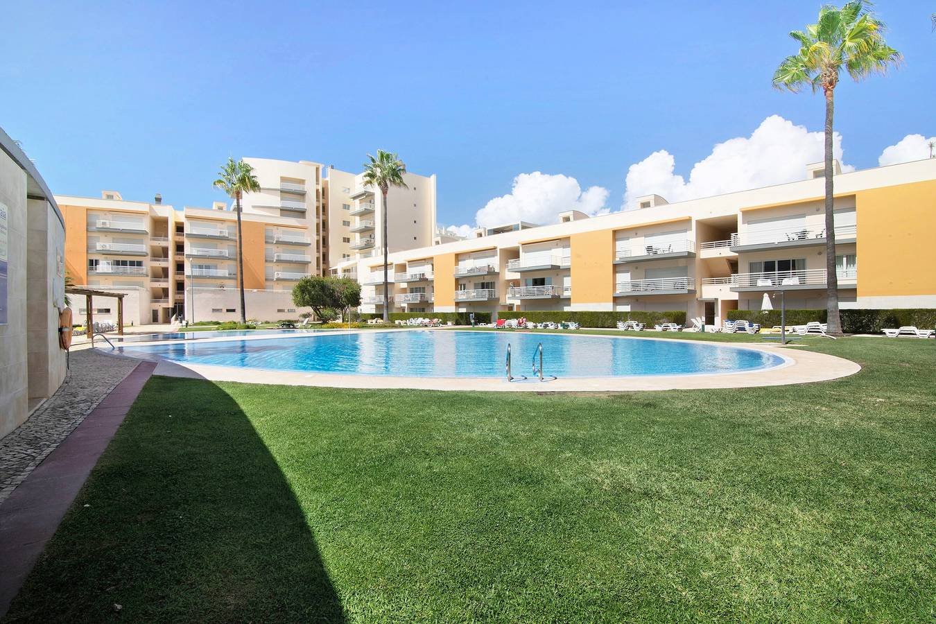 Entire apartment, Apartment 'Vilamoura Marina' with Shared Pool, Wi-Fi and Air Conditioning in Vilamoura, Quarteira