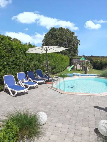 Gîte pour 4 personnes, avec piscine et terrasse dans Région de Namur