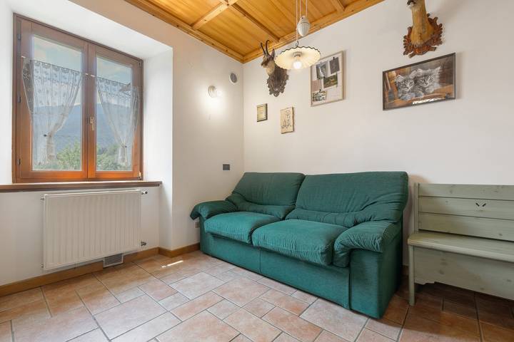 Entire apartment, Ca' Mocc Apartment with Fenced Garden and Mountain View in Val Rendena in Darè, Porte di Rendena