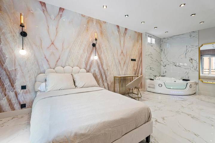 Gîte pour 2 personnes, avec jacuzzi dans Office De Tourisme Et Des Congres De Nice - 2