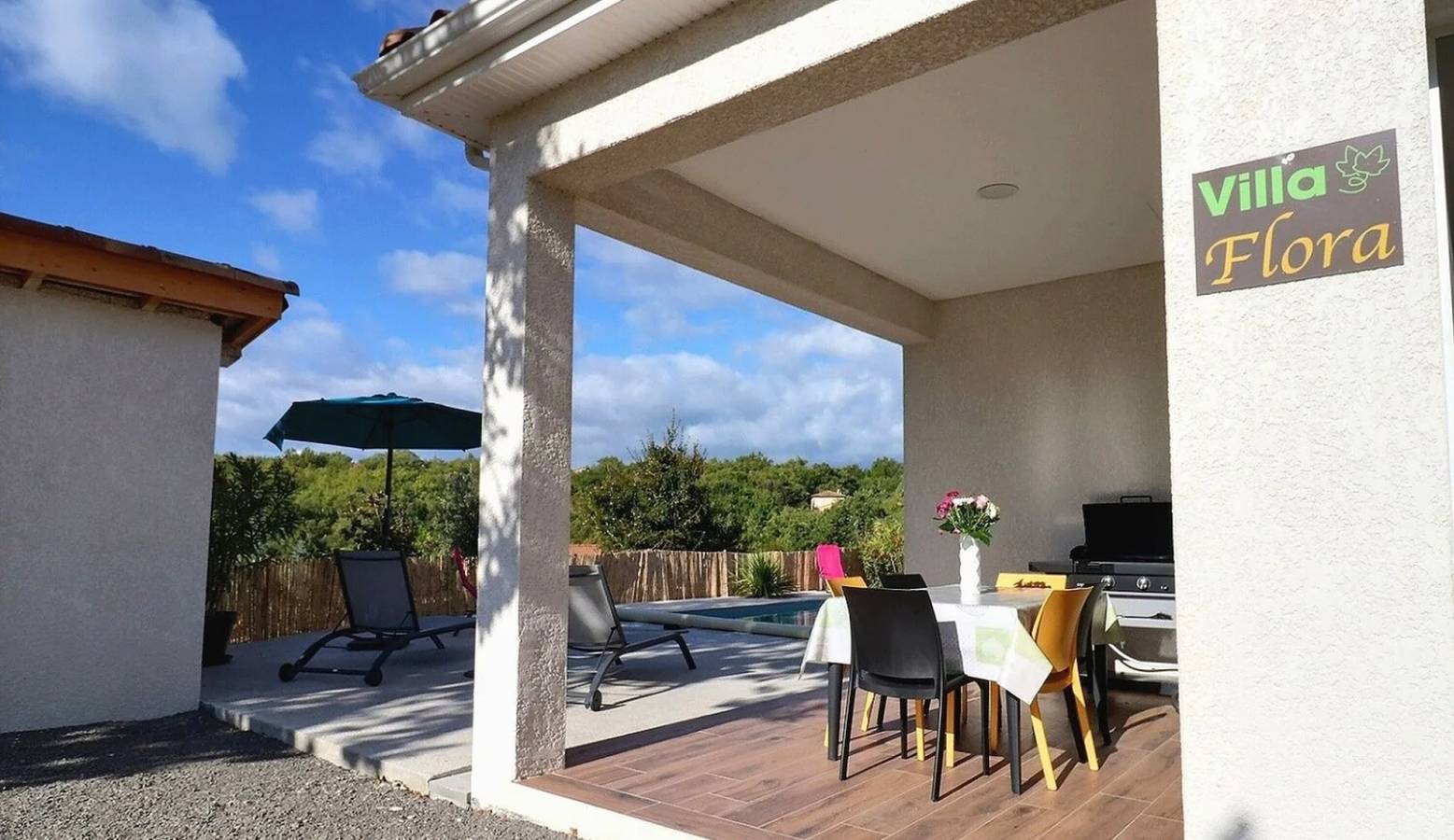 Villa „Flora“ mit privatem Pool, Terrasse und Wlan in Balazuc, Ardèche