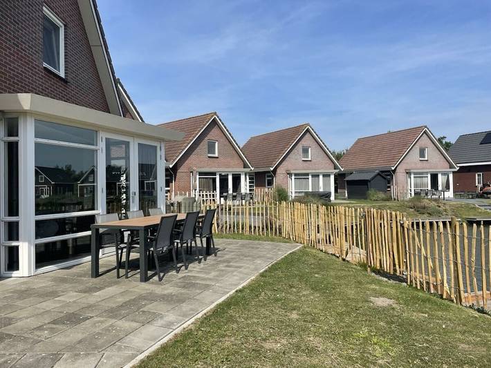 Ferienhaus für 5 Personen, mit Balkon/Terrasse und Terrasse sowie Garten in Medemblik