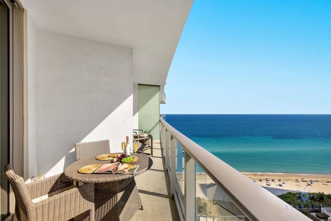 Entire apartment, Ocean View Balcony Beachfront Resort Pools Gym in Hollywood Beach (FL), Hallandale Beach