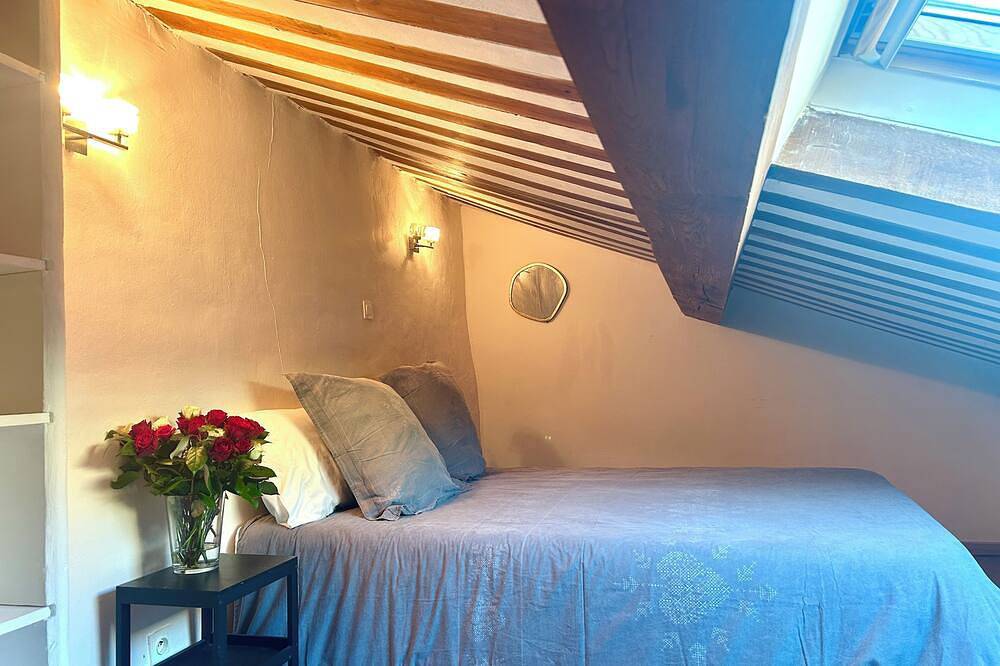 Charming village house near Aix-en-Provence in Éguilles, Aix-en-Provence region