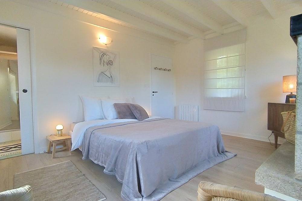 Le Baluchon-Chaumière d'exception en bord de mer in Le Cabellou, Concarneau