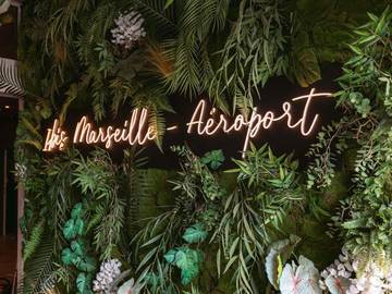 Hôtel pour 2 personnes, avec vue sur le lac et vue ainsi que terrasse et piscine à Vitrolles