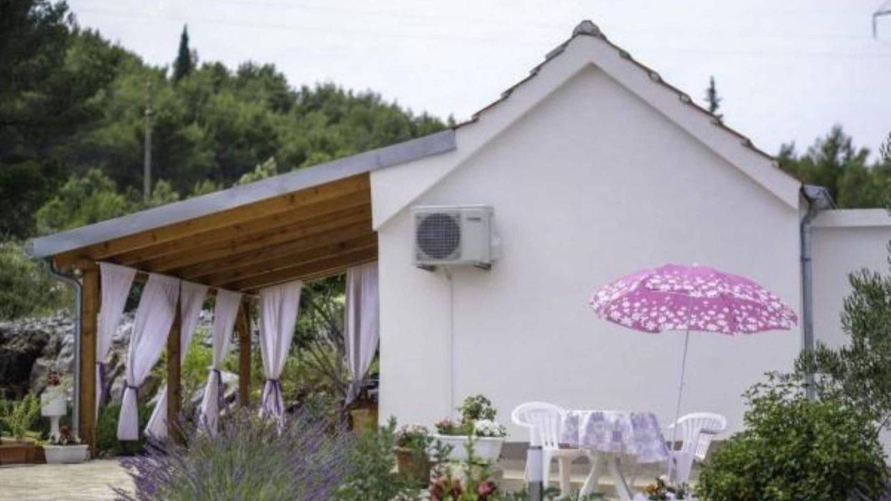 Ganze Ferienwohnung, Ferienwohnung für 2 Personen (30 m²) in Raslina in Raslina, Šibenik-Knin