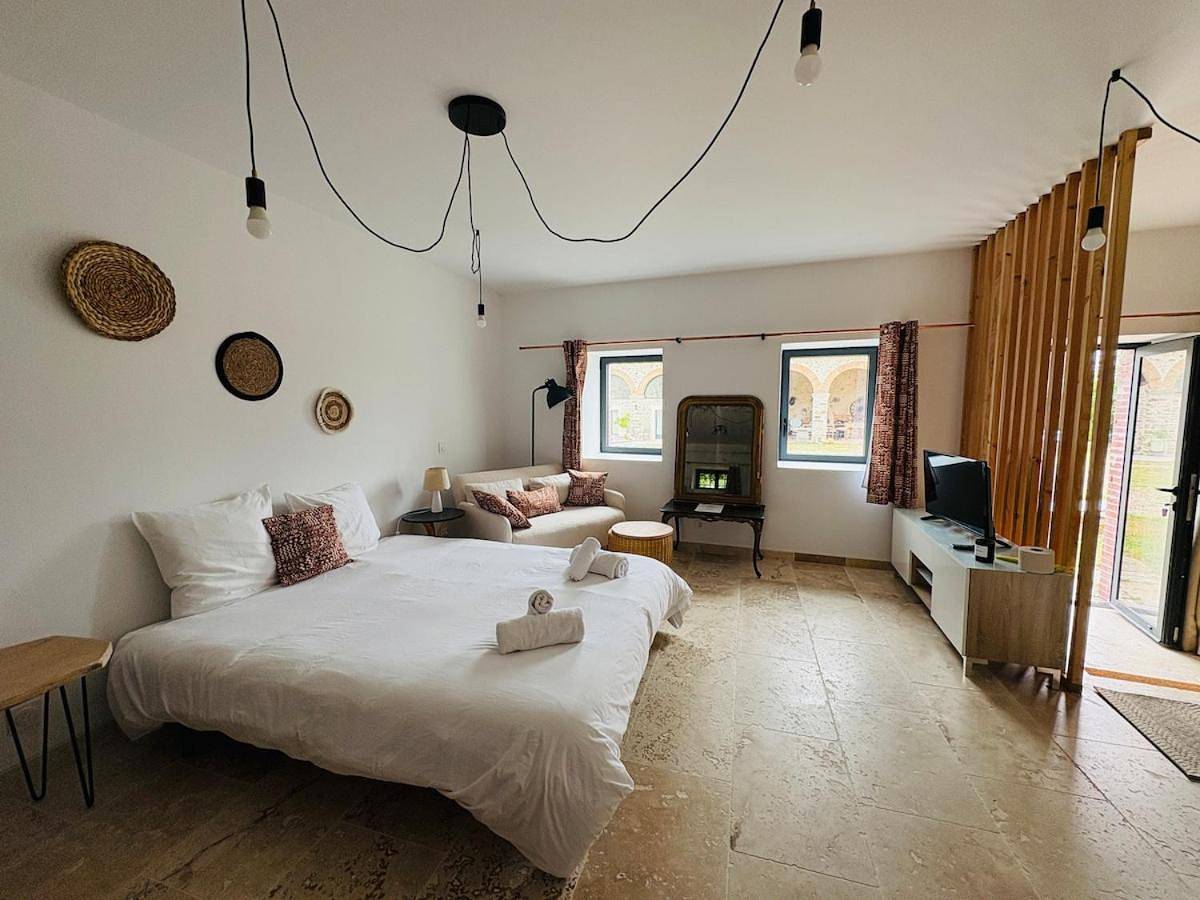 Appartement entier, One-Bedroom Apartment in Aussillon, Région de Castres