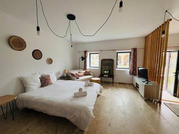 Gîte pour 3 personnes, avec piscine et jardin à Aussillon